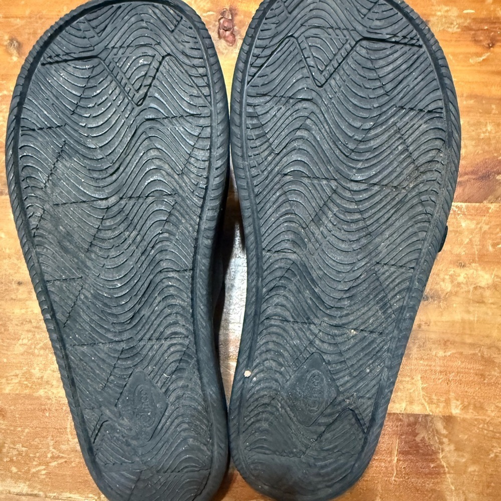 Chaco Women’s/Youth Black Chili’s - Picture 2 of 3